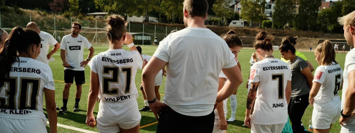 frauenelv im regionalliga derby beim sv bardenbach 6311e06cd2f05