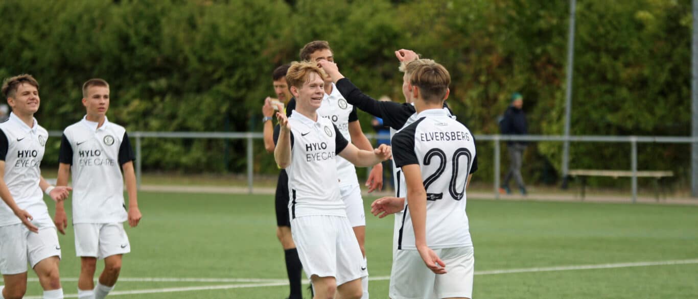 u15 feiert in der regionalliga siebten sieg im achten saisonspiel 637c00d99654b