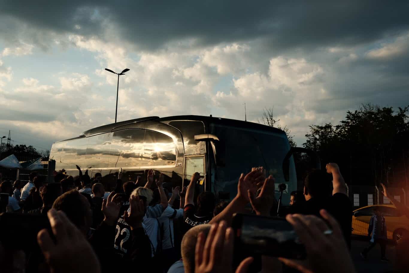 vier fanbusse nach wiesbaden voll fuenfter ist moeglich 63b8a5d8e4f89