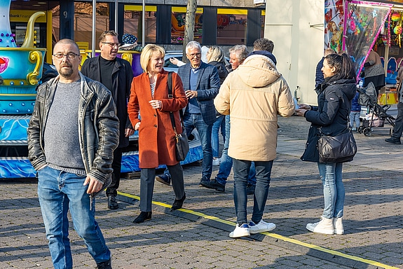 voelklinger herbstkirmes mit traditionellem jahrmarkt 64f77dba0cbf9