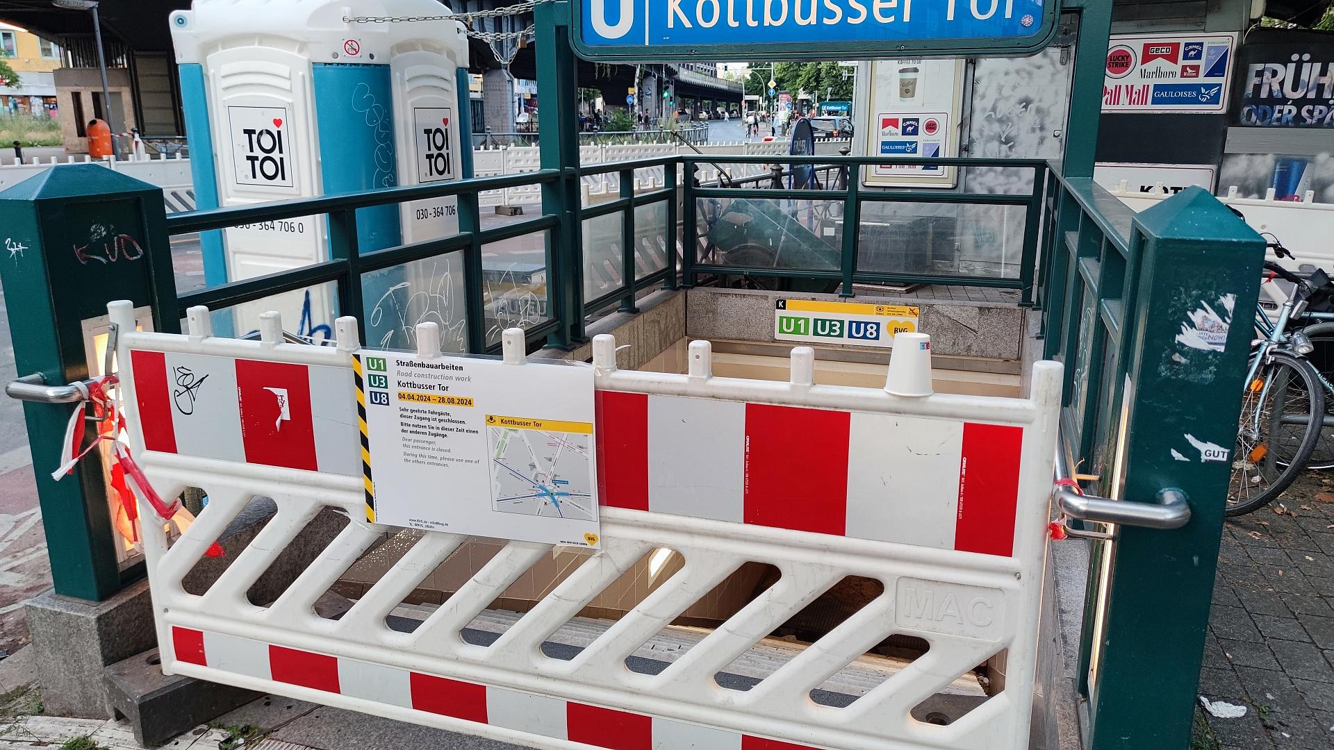 Toter In Berliner U-Bahnhof Gefunden - Mordkommission Ermittelt